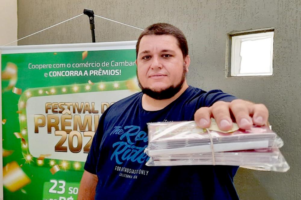 Marlon Augusto Coco Costa, ganhador do prêmio principal. “Vou dar um bom destino a ela”...