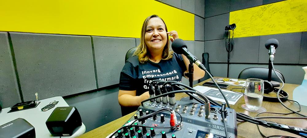 Angélica Cristina Moreira - Presidente do Sistema Regional de Inovação - SRI durante entrevista a Rádio Circulando. Foto: Roberto Francisquini/arquivo circulandoaqui
