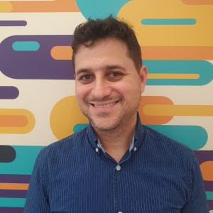 Yan Navarro é doutor em Didáticas específicas pela Universidade de Valência, na Espanha, e doutor em Geografia pela Universidade do Estado do Rio de Janeiro