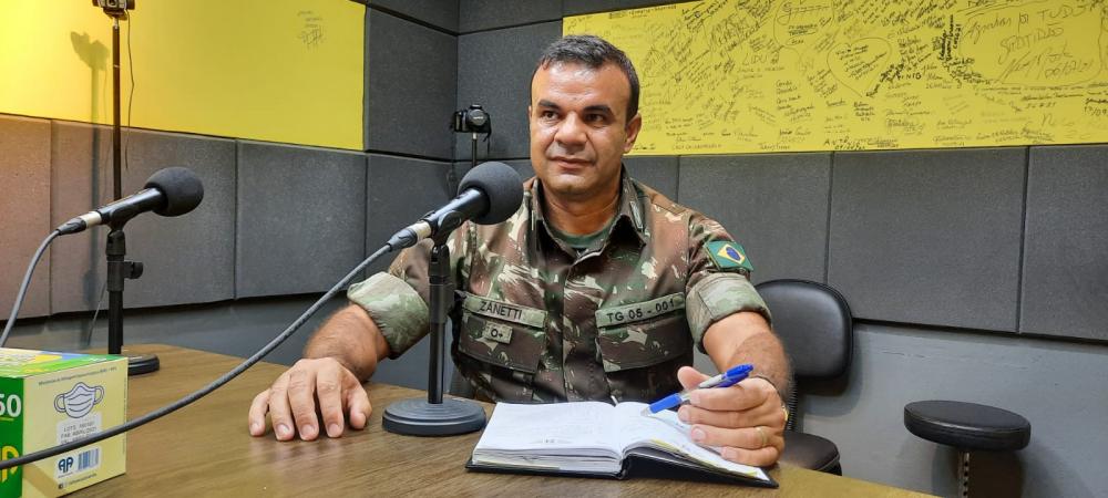 Subtenente Fabrício André Zanetti Comandante do Tiro de Guerra de Cambará durante entrevista na Rádio Circulando de Cambará