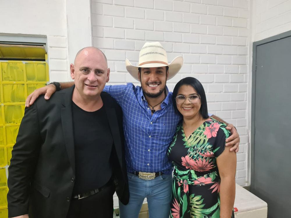 Pastor Ricardo Luiz, cantor Barreto e Tania Lima 