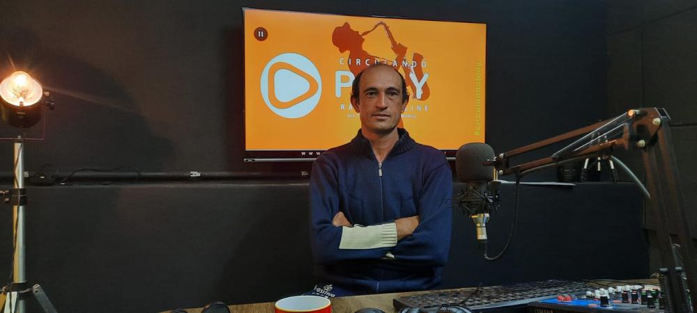 Luciano Nunes de Lima, o Testa, durante visita de cortesia na Rádio CirculandoPLAY na tarde desta quarta-feira. Foto: C.Roberto Francisquin/ Jornal Circulandoaqui
