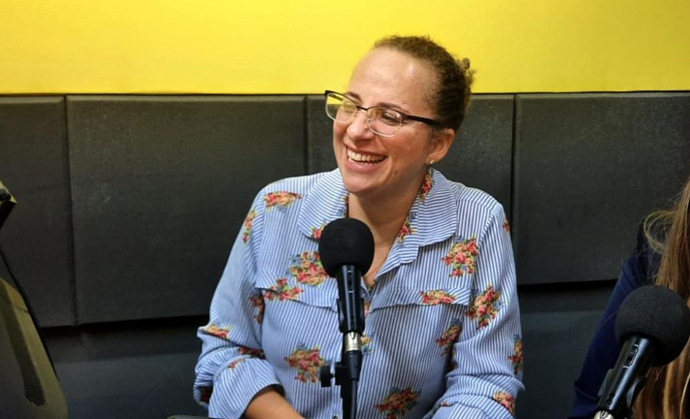 Silvia Almeida, consultora do Sebrae nos estúdios da Rádio CirculandoPlay