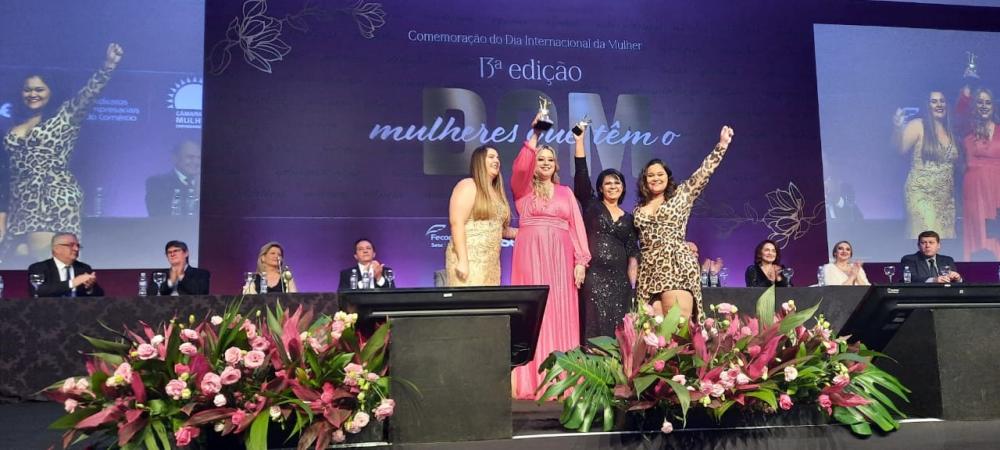 Monike Trautwein Diniz Ribeiro de Camargo Presidente da CMEG de Cambará, Aline Ellen vencedora do Prêmio 2021, Tânia Lima, vencedora do Prêmio de 2020 e Julia Aline integrante da diretoria do CMEG de Cambará 