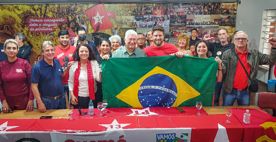 Roberto Requião conta com PT, PDdoB e PV para governar o Paraná 