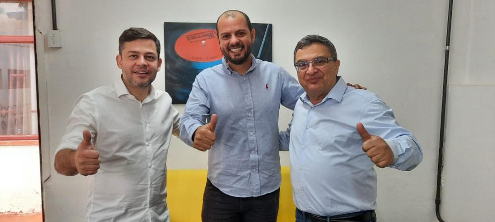 Tião Medeiros, Raffaello Frascati e Michele Caputo Neto durante visita de cortesia a redação do Jornal Circulando 