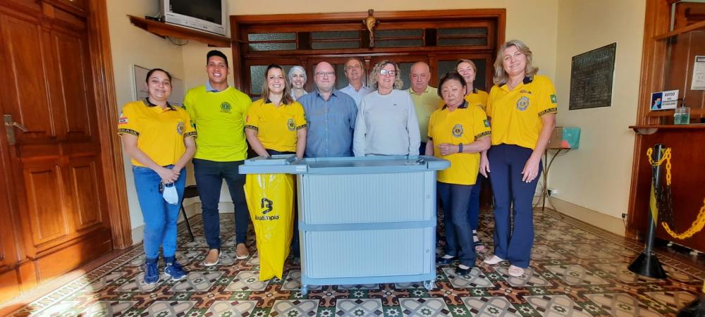 Integrantes do Lions Clube e Santa Casa de Misericórdia de Cambará. Foto: Carlos Roberto Francisquini 