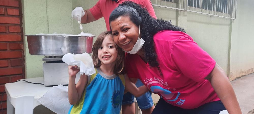 Crianças receberam carinho especial em dia de coleta de preventivo em Cambará: Foto: Carlos Roberto Francsiquini/ Jornal Circulandoaqui
