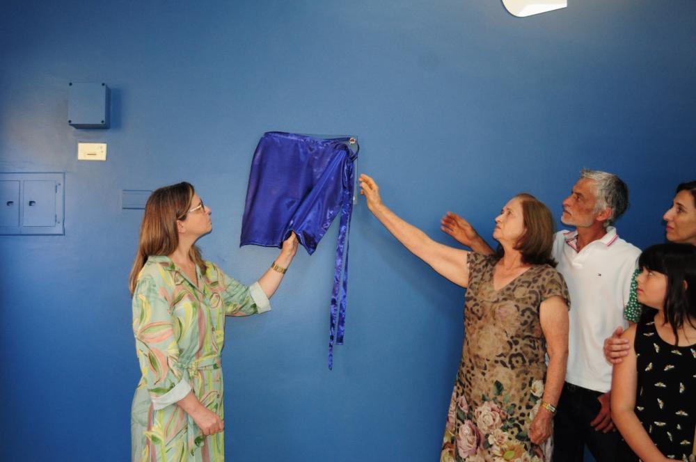 Familiares descerram placa inaugural que homenageia Heidie Erthal 