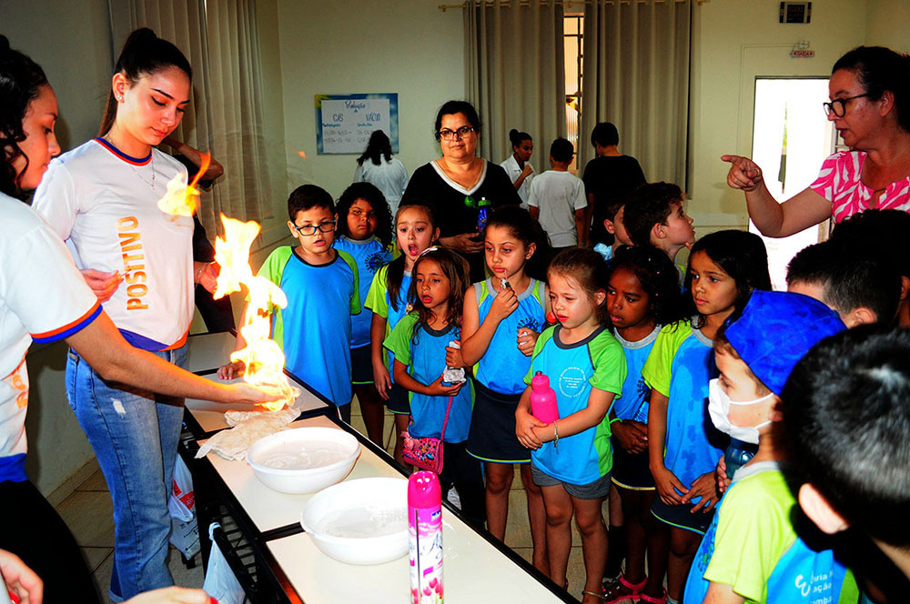 Alunos das escolas municipais de Cambará participaram da Feira Cultural