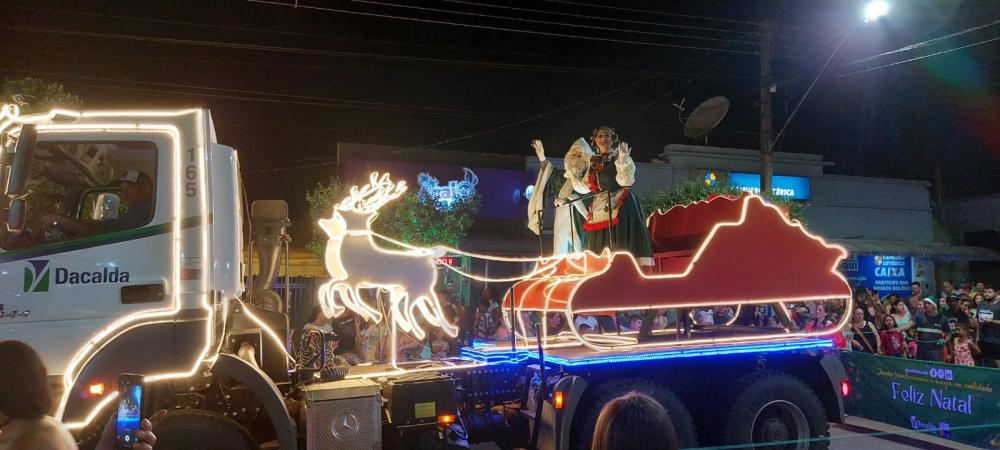 Carreta da Dacalda trouxe a alegria e o encanto do Natal para Cambará