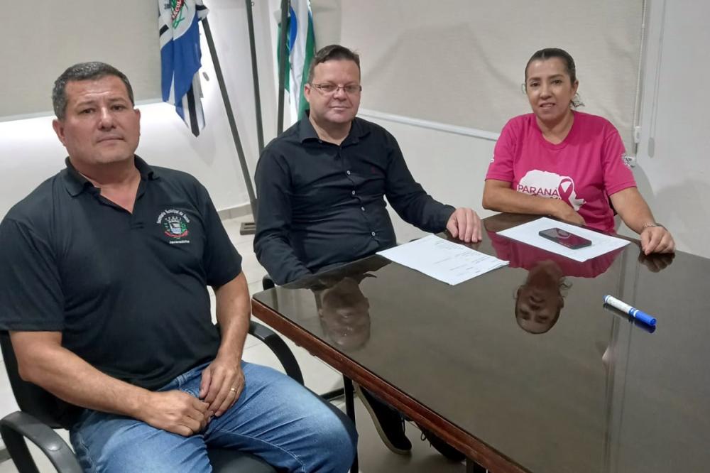 Edmílson (Diretor da Vigilância Sanitária), João Luccas (Secretário) e Marilza (Combate a Endemias)