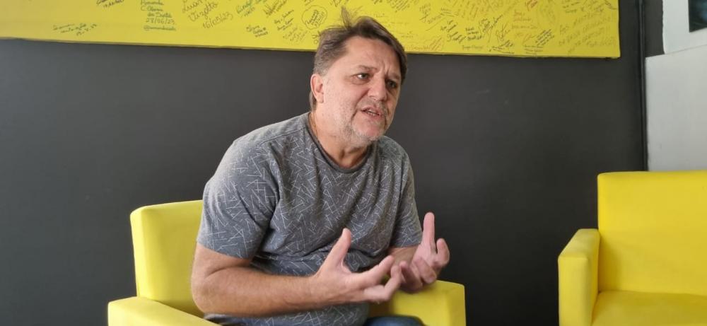 Gil dos Anjos durante visita a redação do Jornal Circulando