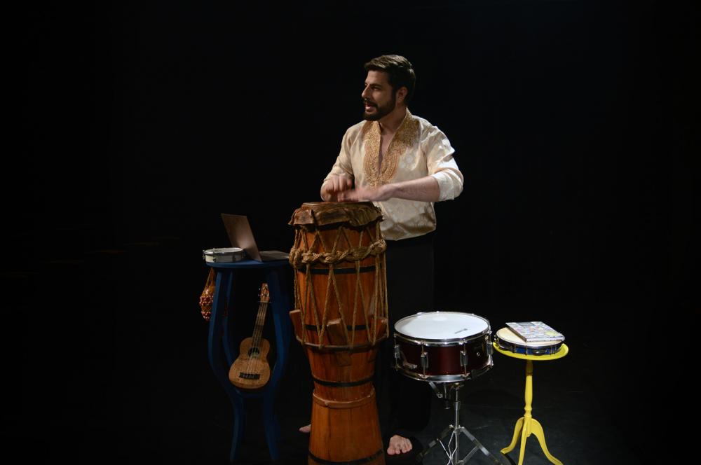 Renato Forin Júnior professor e escritor exibe espetáculo “Costuras poéticas pelo fio da voz”, nesta quinta em Jacarezinho