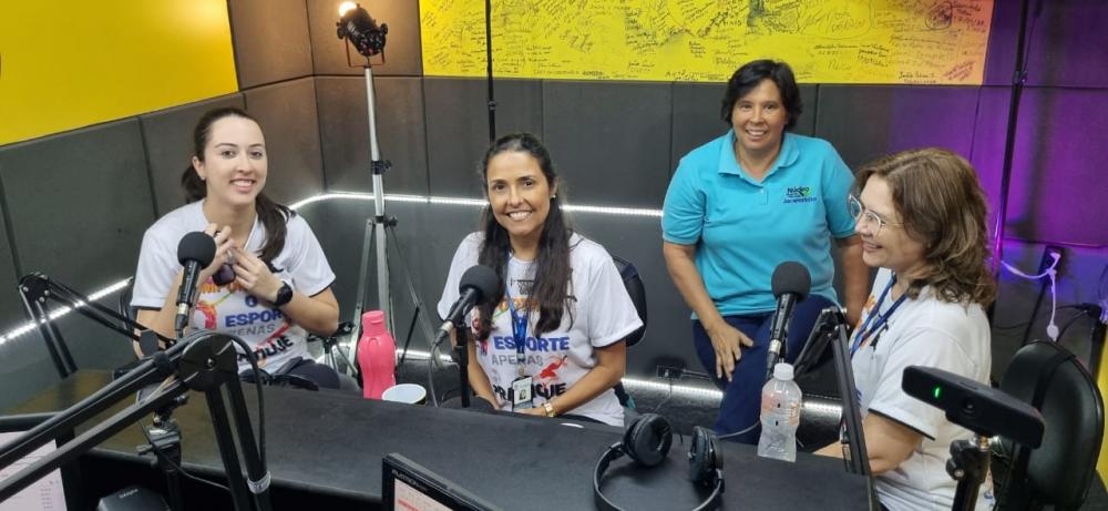 Mayra Garcia Justo, Secretária de Esporte e Lazer de Cambará com Denise de Jesus, Janaina Cecilia e Grace Magalhães do NRE durante entrevista para a Rádio JOVEMPLAY