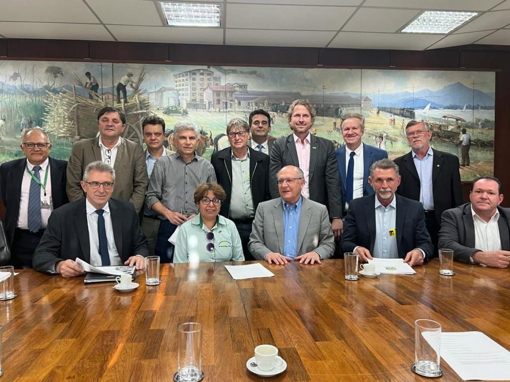 Deputado Corti e outras lideranças reunidos com o vice-presidente Alckmin - Foto: Gabriel Lemes