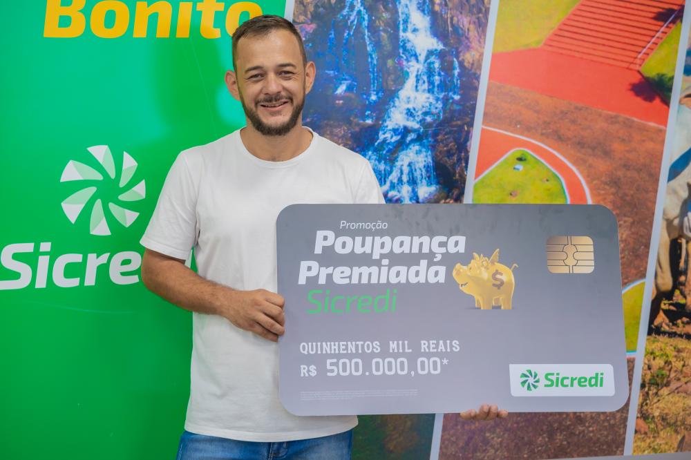 Em Campo Bonito (PR), o associado Sandro Costa ganhou R$ 500 mil na campanha Poupança Premiada Sicredi de 2022 Créditos: divulgação