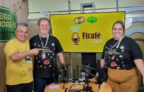 Carlos Roberto Francisquini, Odemir Capello e Thabata Alba no Ficafé Cast