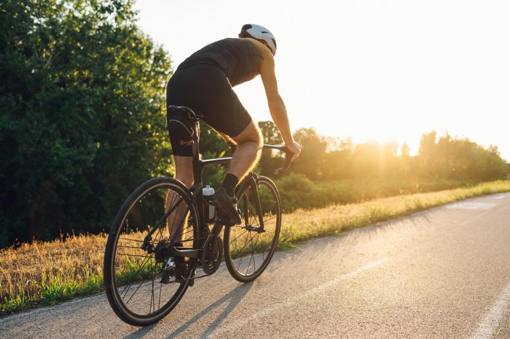 Sinergia entre dieta balanceada, prática regular de exercícios físicos e tratamento psicológico pode ser saída para evitar quadros de ansiedade e depressão Créditos: Envato