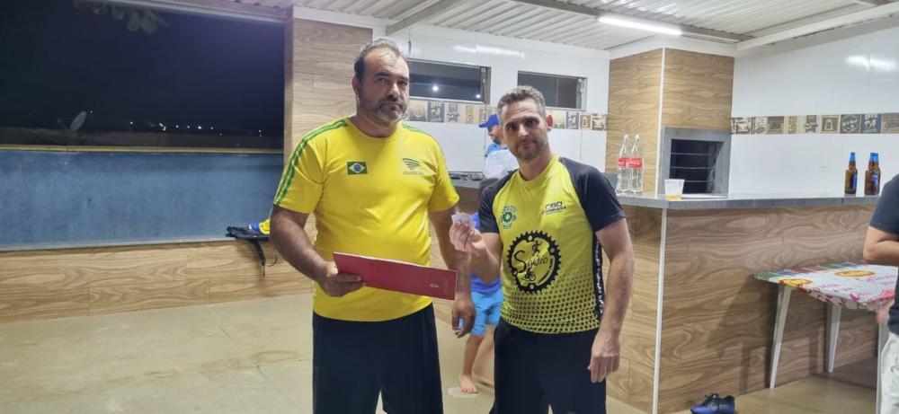 Juan Ricardo Ramalho e Fabiano Ferreira diretores do departamento de Futebol da AABB de Cambará: Fotos Carlos Roberto Francisquini/Jornal Circulando