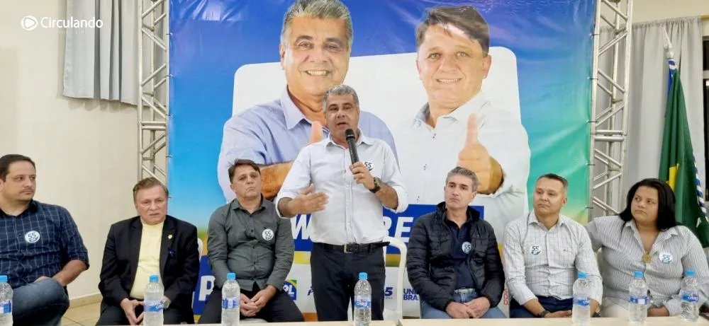 Walcir Joaquim discursa na abertura da Convenção municipal a para a Rádio Circulando - Fotos Arquivo Jornal Circulando