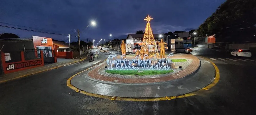 Decoração de Natal ganha as ruas de Cambará - Fotos: Carlos Roberto Francisquini/Arquivo Jornal Circulando