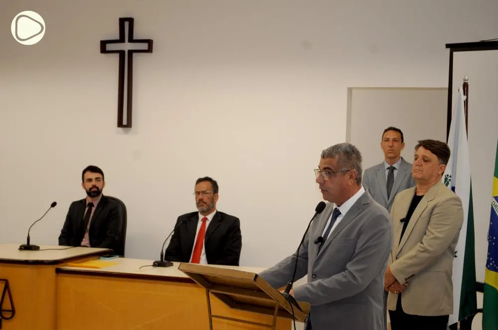 Walcir Joaquim discursa em dia de diplomação em Cambará: Foto: Carlos Roberto Francisquini/Arquivo Jornal Circulando 