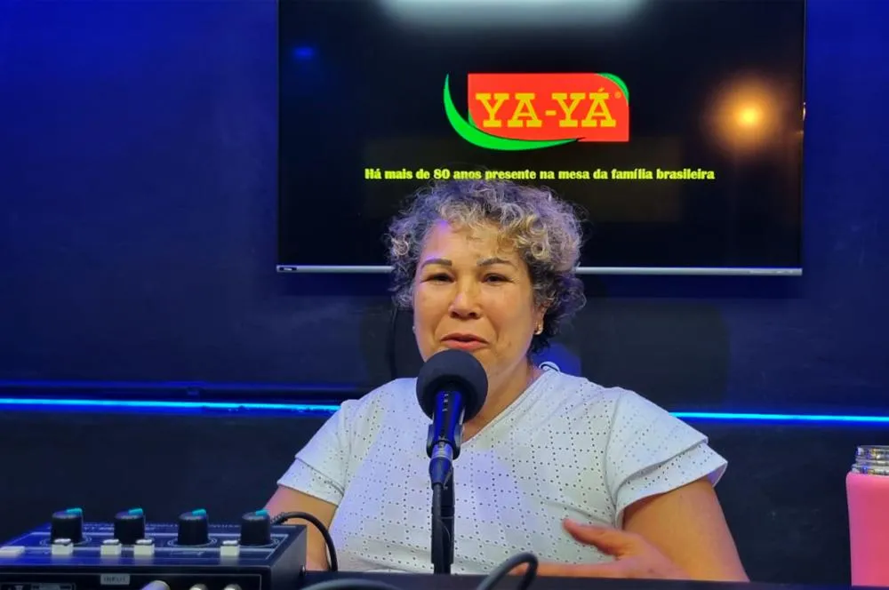 Maria das Dores Gandra, durante entrevista para Rádio JOVEMPLAY de Cambará. Foto: Carlos Roberto Francisquini/Arquivo Jornal Circulando 