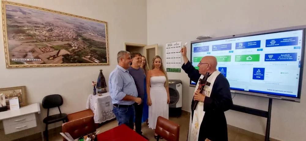 Monsenhor José Maria Nogueira abençoa nova gestão: Fotos - Carlos Roberto Francisquini/Arquivo Jornal Circulando 