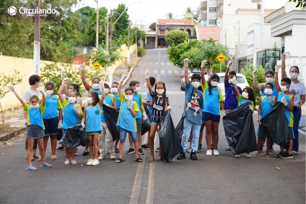 Alunos da Escola Maria Alice em ação - Foto Carlos Roberto Francisquini/Arquivo Jornal Circulando