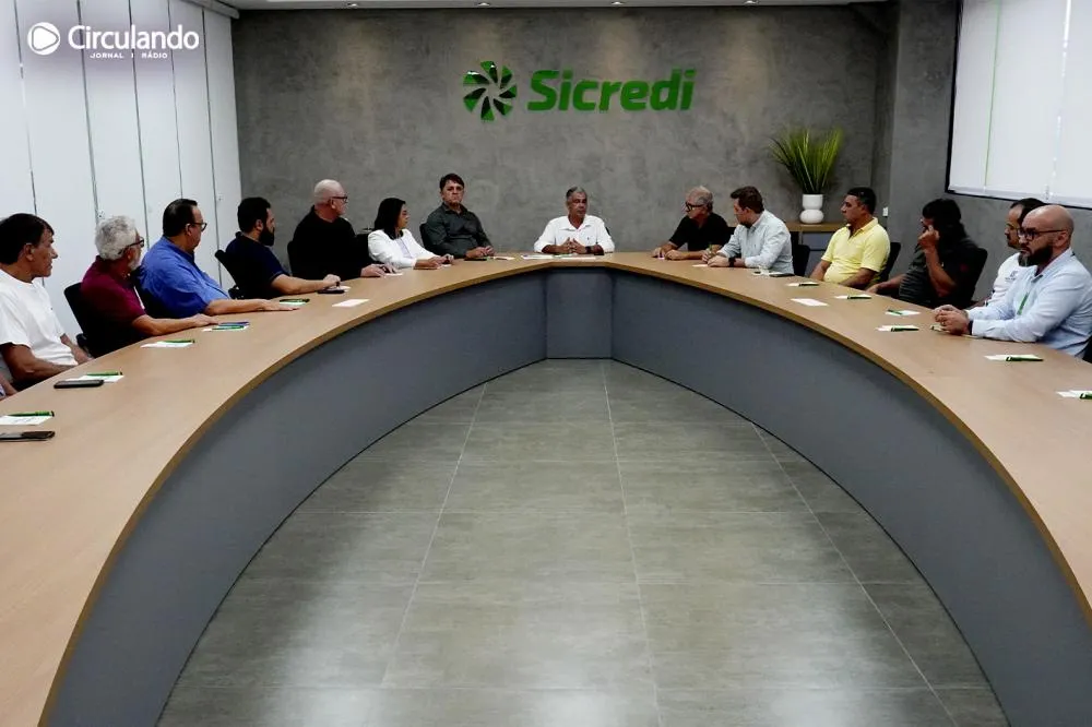 Encontro com os empresários aconteceu no auditório da agência do Sicredi em Cambará - Fotos: Carlos Roberto Francisquini/Arquivo Jornal Circulando
