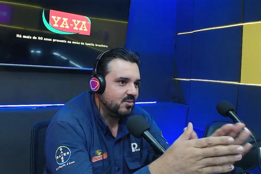 Everton Muchagata durante entrevista para a Rádio CirculandoFM - Foto: Carlos Roberto Francisquini/Arquivo Jornal Circulando
