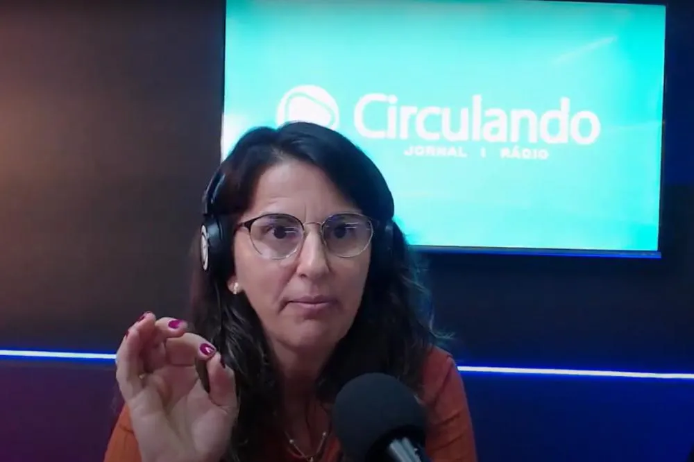 Rita Nespoli durante entrevista para a Rádio Circulando - Foto: Carlos Roberto Francisquini/Arquivo Jornal Circulando 