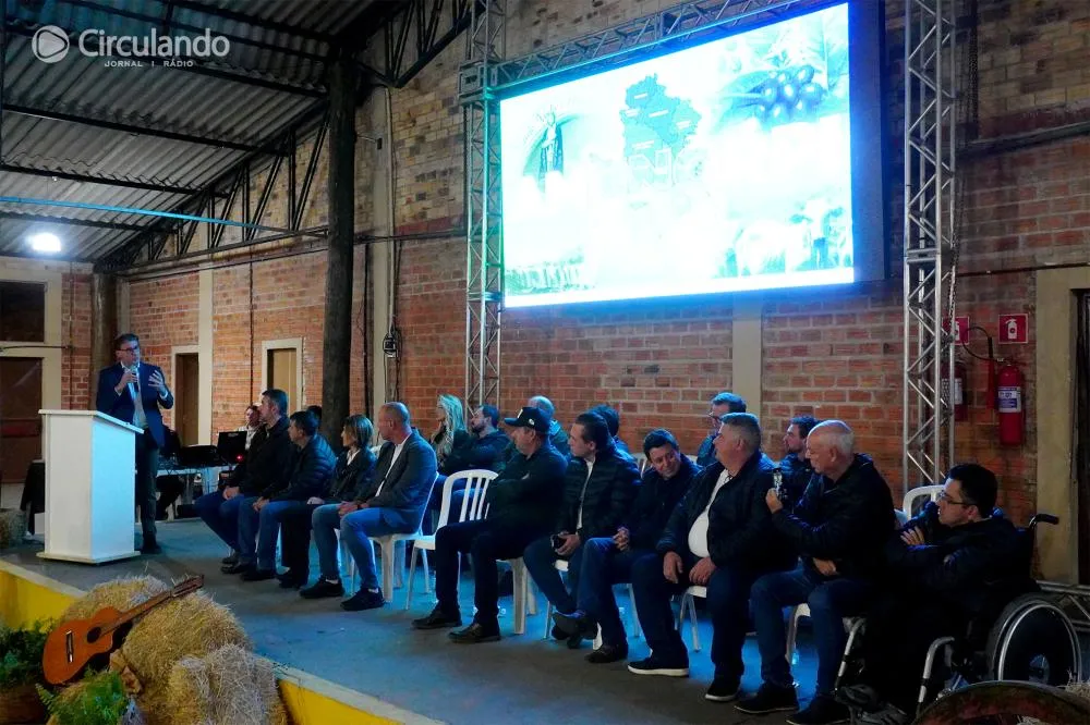Prefeitos do Norte Pioneiro em Ribeirão Claro - Foto: Carlos Roberto Francisquini 
