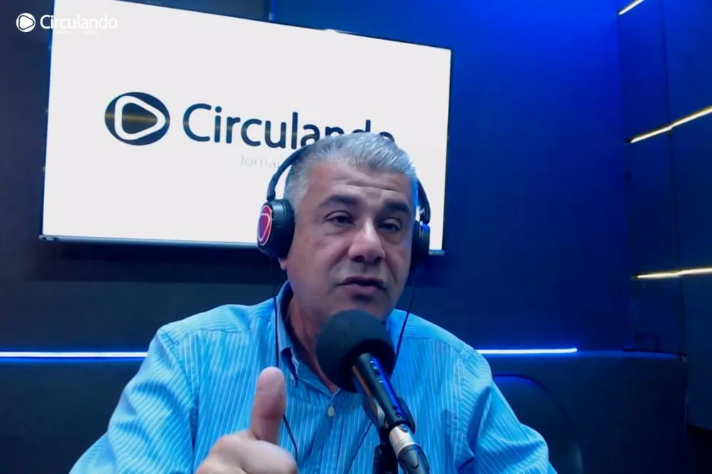 Prefeito Walcir Joaquim no estúdio da Rádio CirculandoFM - Fotos: Carlos Roberto Francisquini/Arquivo Jornal Circulando