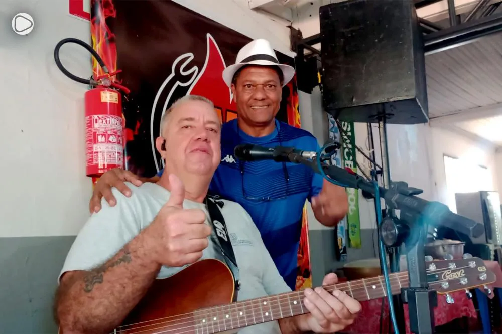 Músico Andrezão e Waltinho Fumaça - Domingo animado na Vila Rubim de Cambará