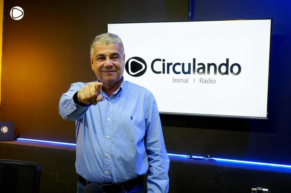 Prefeito Walcir Joaquim no estúdio da Rádio CirculandoFM - Fotos: Carlos Roberto Francisquini/Arquivo Jornal Circulando