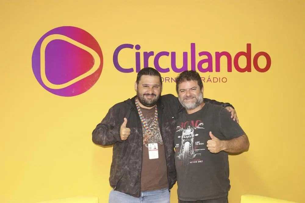 Heverton Luchesi e Pr. Reginaldo Paraízo no estúdio da Rádio Circulando - Foto: Carlos Roberto Francisquini/Arquivo Jornal Circulando