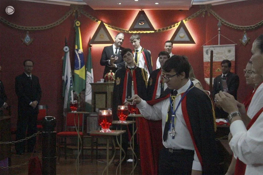 Cerimônia das velas emociona público em dia de iniciação na Ordem DeMoilay em Cambará - Foto: Carlos Roberto Francisquini