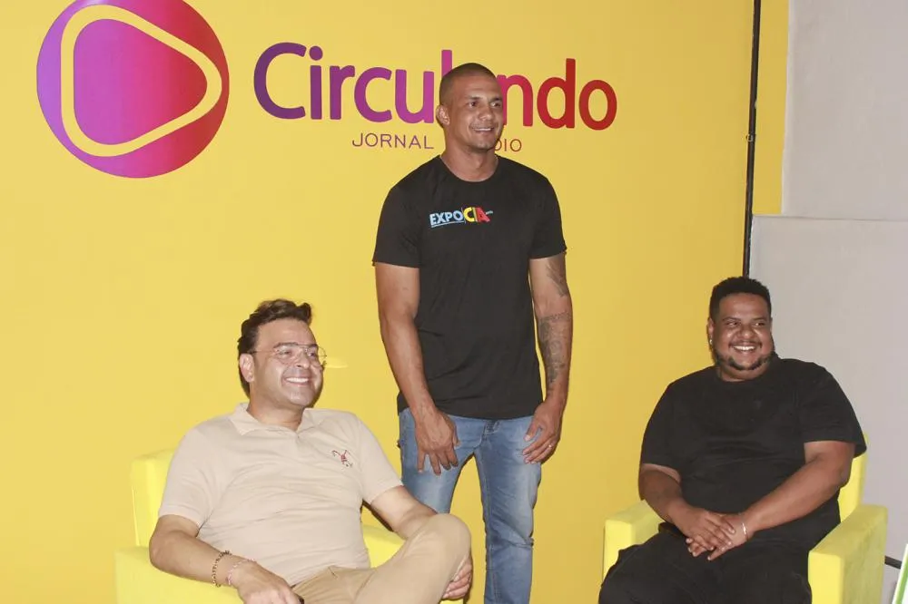 Jomar Medeiros, Wellington Pereira (Bodinho) e Islan Vicente, membros da diretoria da Expocia 2025 - Foto: Carlos Roberto Francisquini/Arquivo Jornal Circulando