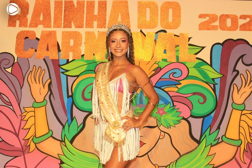 Ana Paula Corbidelli foi coroada Rainha do Carnaval de Cambará