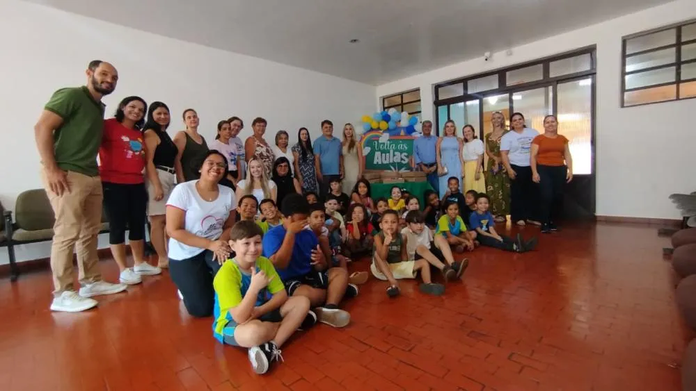 Prefeitura entrega material escolar para alunos matriculados na rede municipal - Foto: Da assessoria 
