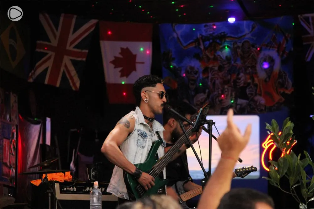 Banda Disruptores se exibe no Carlão Rock Bar em Cambará - Foto: Carlos Roberto Francisquini/Jornal Circulando