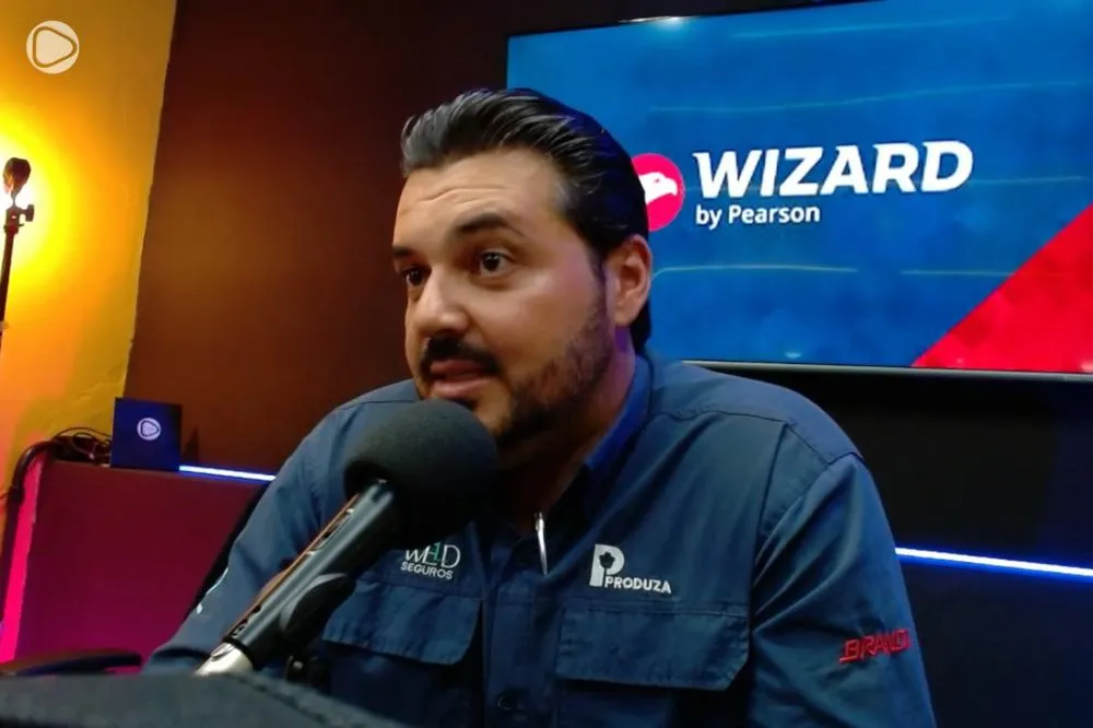 Everton Muchagata durante entrevista para a Rádio CirculandoFM - Foto: Carlos Roberto Francisquini/Arquivo Jornal Circulando