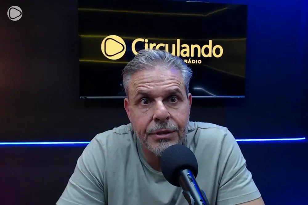 Deputado Estadual Ricardo Arruda durante entrevista para a Rádio Circulando - Foto: Carlos Roberto Francisquini/Arquivo Jornal Circulando