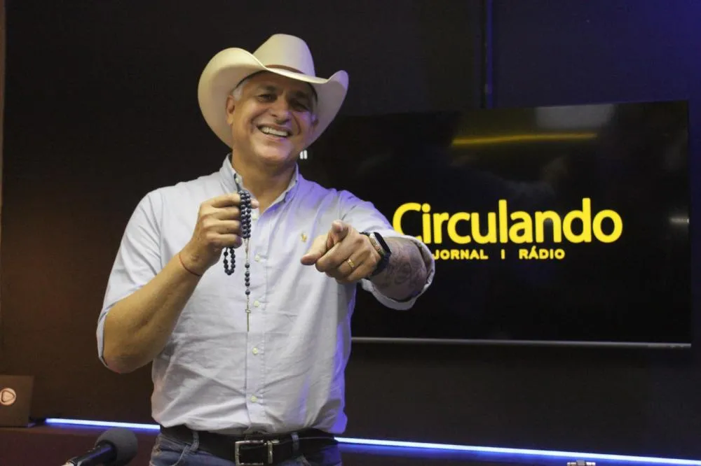 Marco Brasil durante entrevista para a Rádio & Jornal Circulando - Foto - Carlos Roberto Francisquini/Arquivo Jornal Circulando