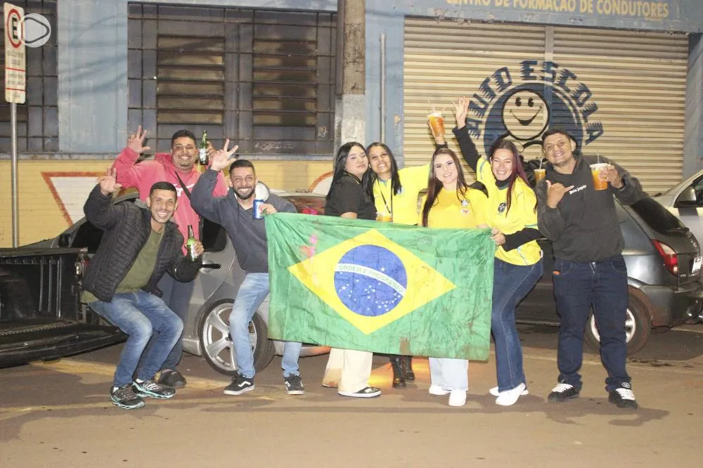 Cambará comemora vitória do Brasil