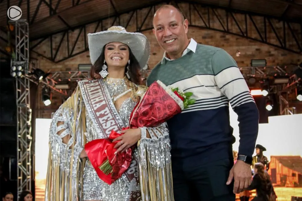 Prefeito Lisandro Baggio e Marcela de Oliveira Rainha da Fescafé 2026 - Fotos: Da assessoria/Especial para a Rede Circulando