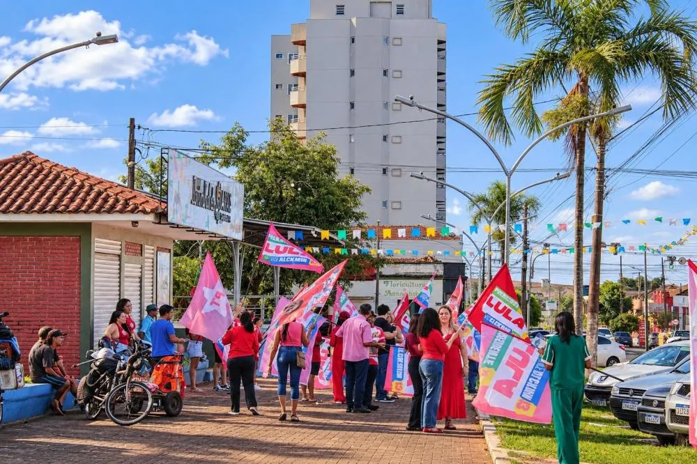 PT mobiliza apoiadores em Cambará - Foto: Carlos Roberto Francisquini/Arquivo REDE CIRCULANDO