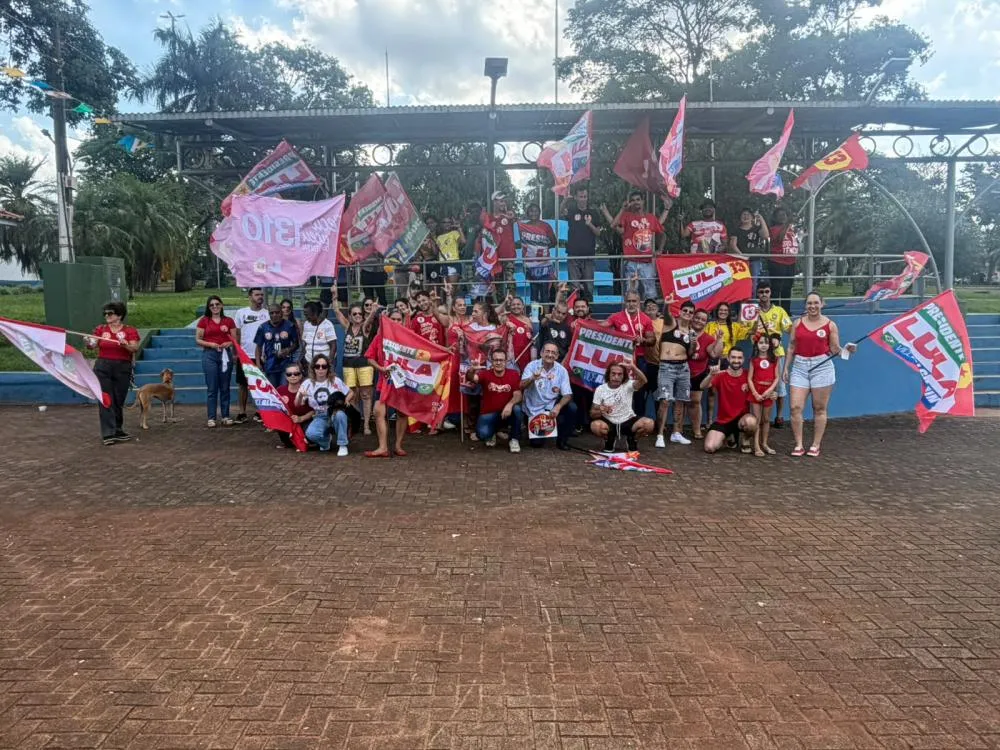 Diretório cambaraense do PT faz mobilização pró-Lula na avenida Brasil em Cambará - Foto: Gabriel Ropelli Teixeira/Reprodução de internet